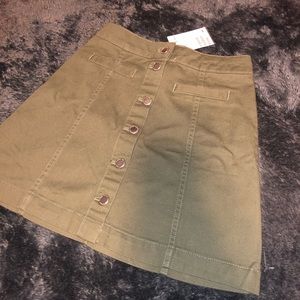 Super cute H&M skirt!😍